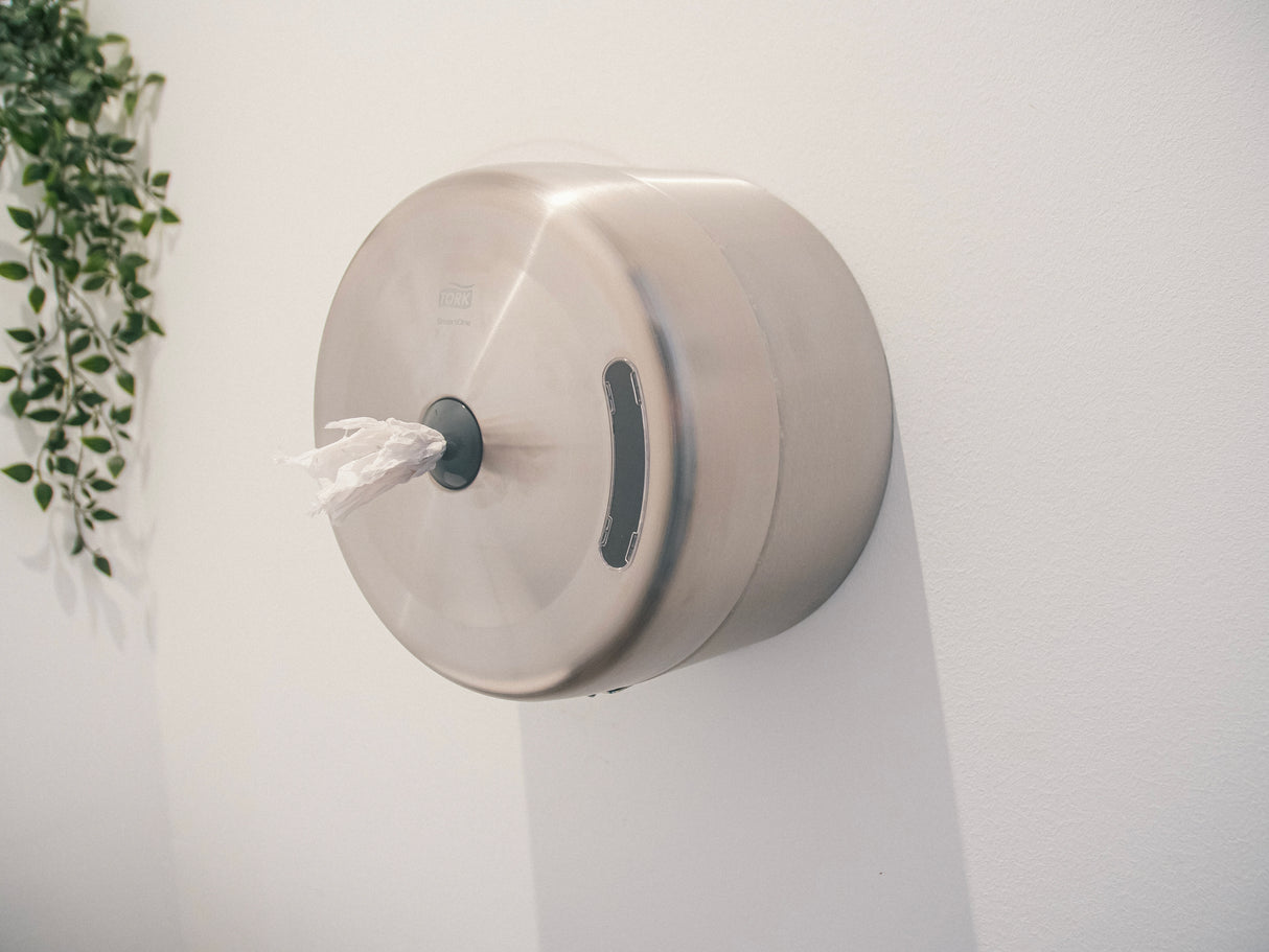 DISTRIBUTEUR DE PAPIER TOILETTE À DÉVIDAGE CENTRAL TORK SMARTONE® T8 INOX