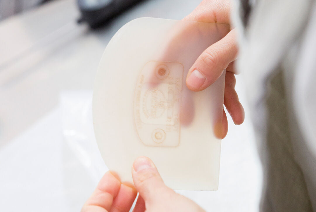 RACLE-TOUT ALIMENTAIRE 12CM BLANC