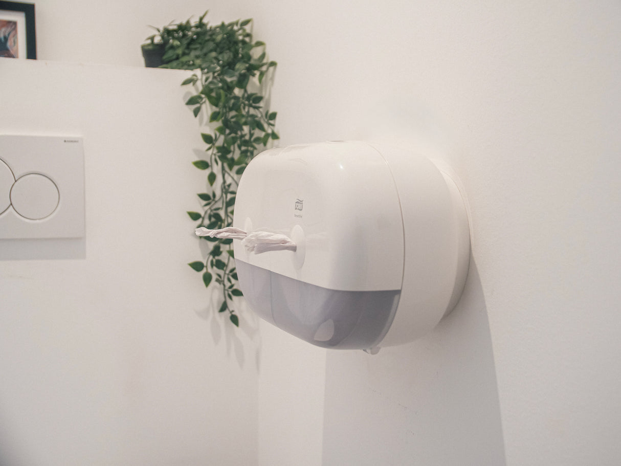 DISTRIBUTEUR DE PAPIER TOILETTE À DÉVIDAGE CENTRAL TORK SMARTONE® MINI DOUBLE T9 BLANC