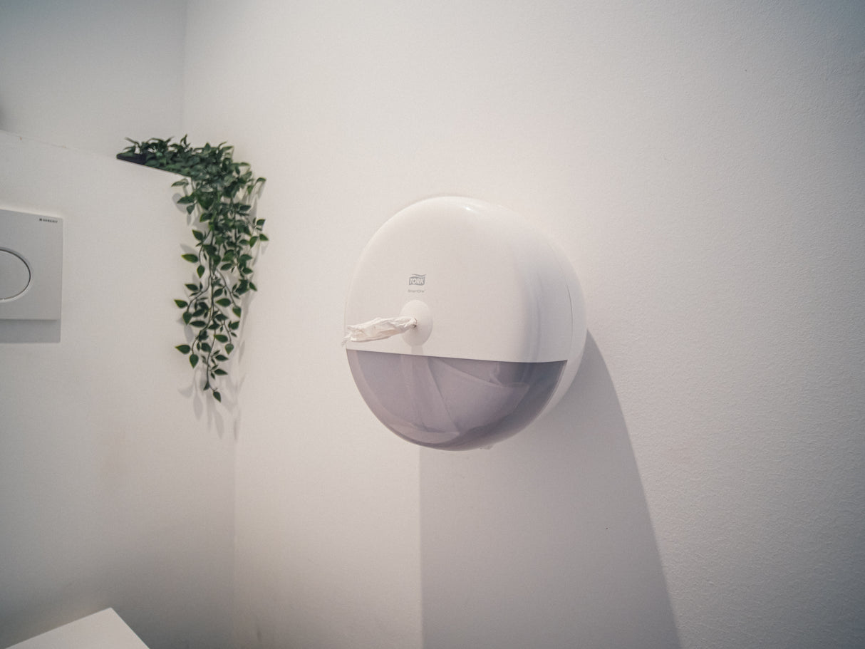DISTRIBUTEUR DE PAPIER TOILETTE À DÉVIDAGE CENTRAL TORK SMARTONE® T8 BLANC