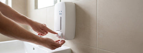 Distributeur de savon professionnel : mural, automatique ou manuel, lequel choisir pour vos sanitaires ?
