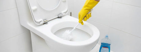 Comment nettoyer des toilettes très sales : guide complet