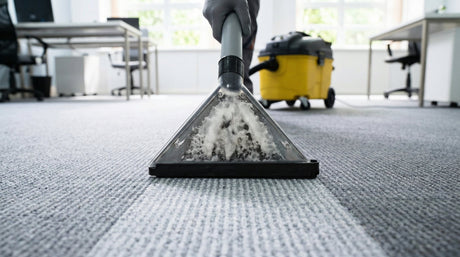 Nettoyage moquette professionnelle : méthodes, produits et fréquences