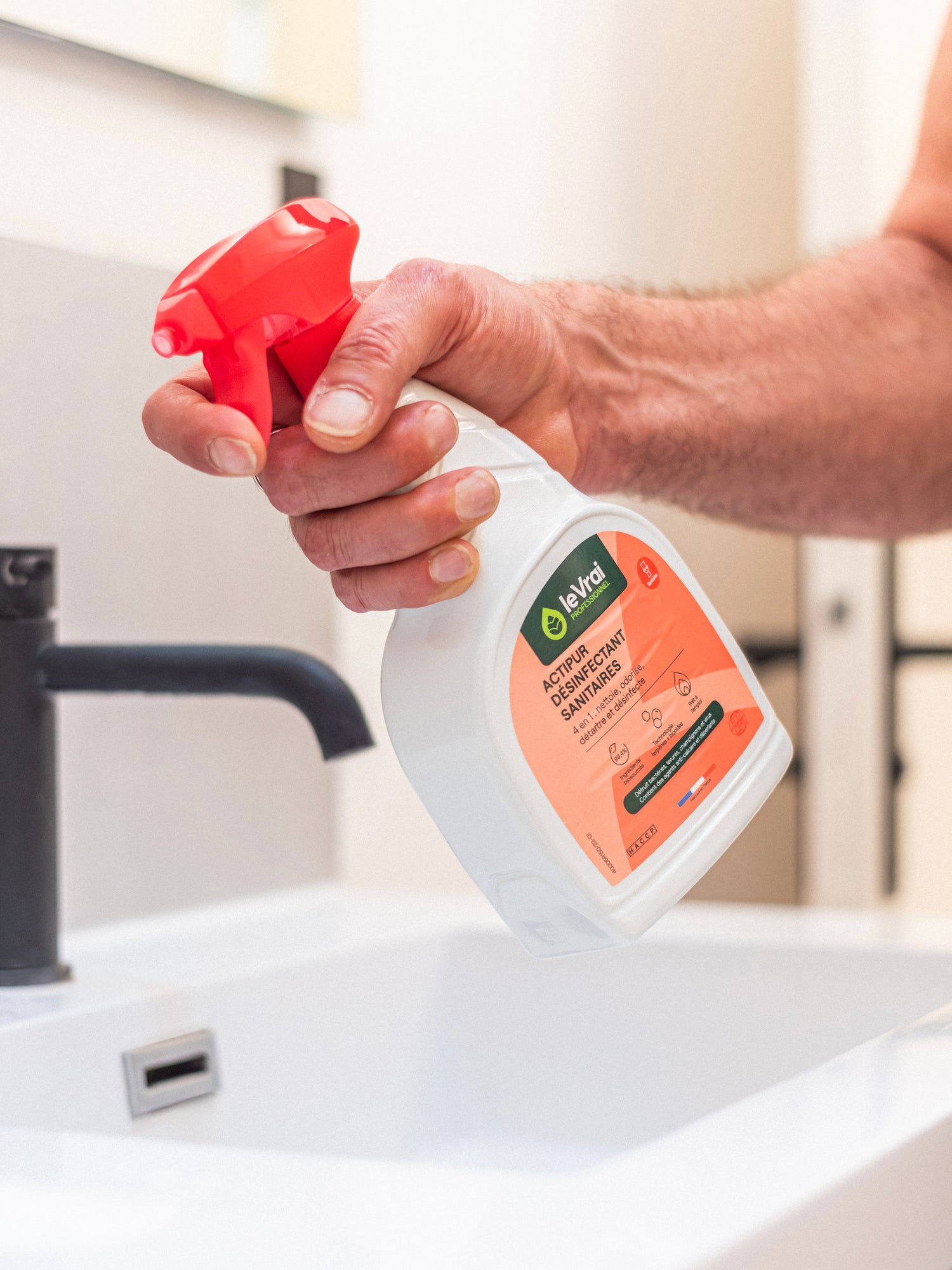 DETARTRANT DESINFECTANT SANITAIRES ACTIPUR LE VRAI PROFESSIONNEL ECOCERT 750ML