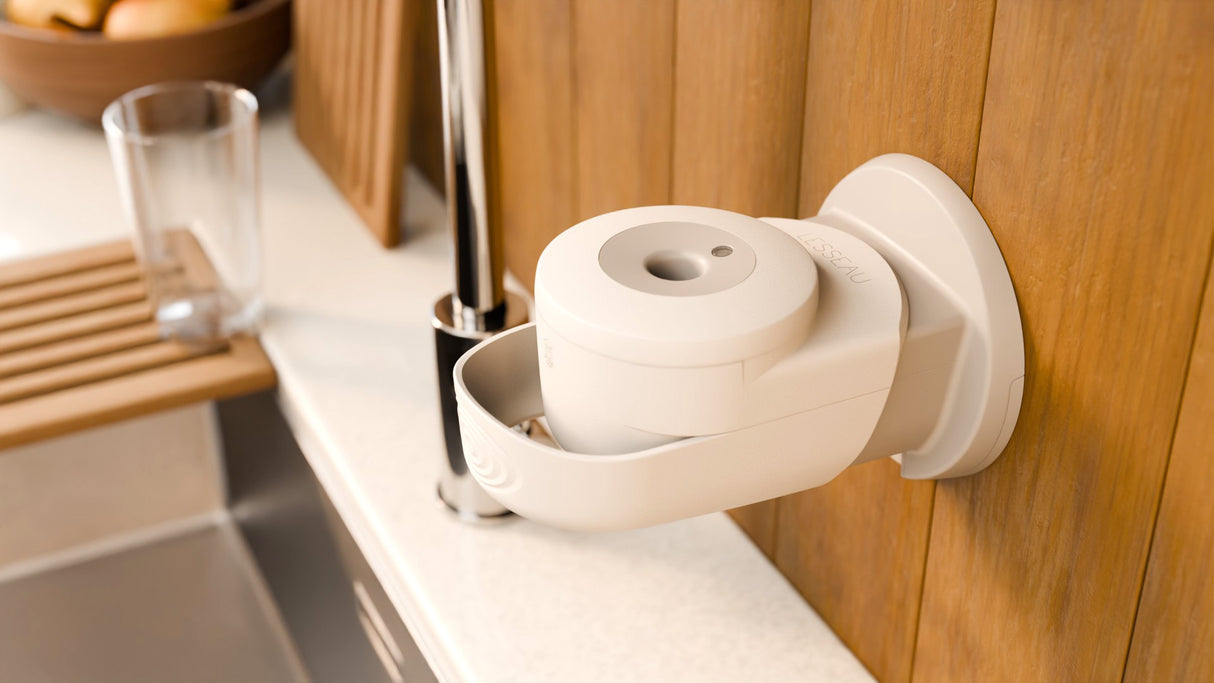 DISTRIBUTEUR MANUEL DE PAIN DE SAVON SOLIDE LESSEAU BY DIVERSEY BLANC