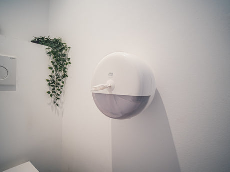 DISTRIBUTEUR DE PAPIER TOILETTE À DÉVIDAGE CENTRAL TORK SMARTONE® T8 BLANC